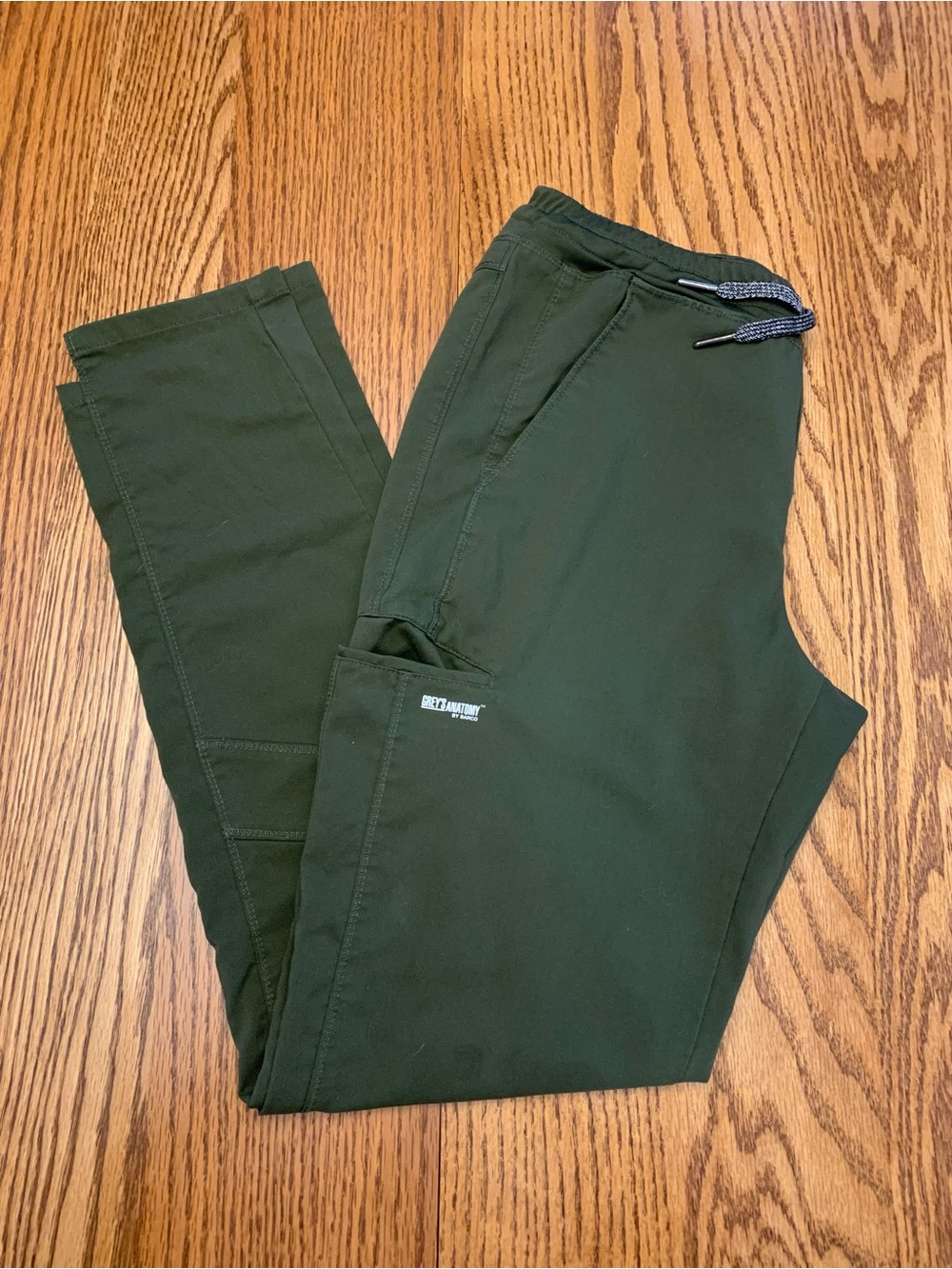 Grey's Anatomy Olive Green V-Neck Scrub Top & Jogger Pants - Picture 5 of 8